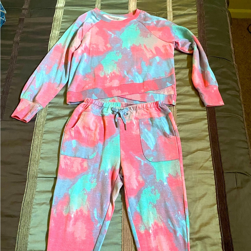 Girl’s jogger set